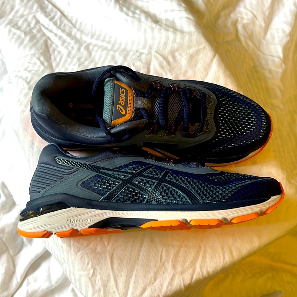 Asics gt-2000
